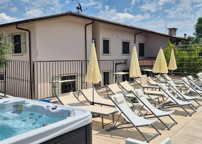 فندق مبيت وإفطار Gardaworld Oasis 3*